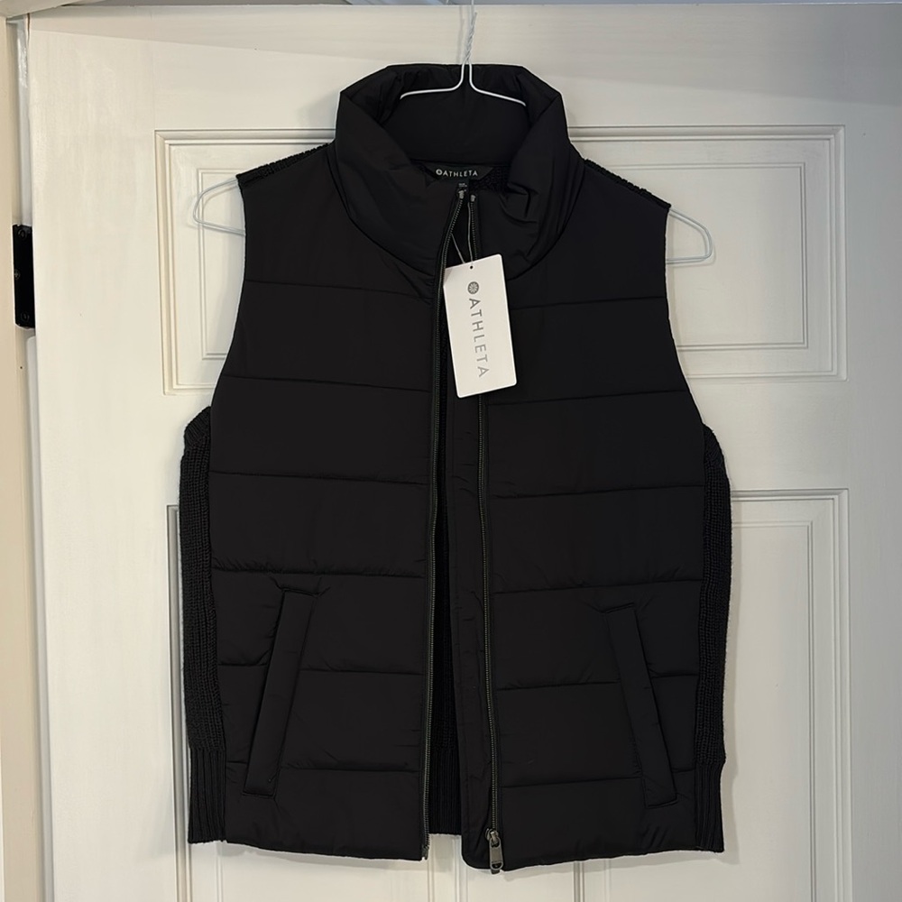 Athleta Incline Hybrid Vest. Black. Medium. NWT.